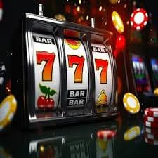 lucky7mm ငါးပစ်ဂိမ်း မြန်မာ ကစားသမားများ App ဖြင့် မိုဘိုင်းဖုန်းပေါ်တွင် ကစားနေသောပုံ