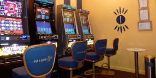 lucky7mm Sportsbook Bet ချနည်း MMK ငွေသွင်းထုတ် KBZPay Wave Money ဖြင့် ဆောင်ရွက်နေသောပုံ